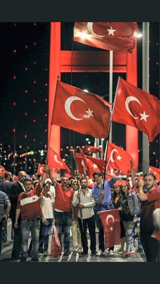 Allah’ım o gün elini avuşturup heyecanla ne olacak diye merak eden tüm vatansız köpeklerin tez belasını versin, Allah’ım bugünleri bir daha bize yaşatmasın, Allah’ım tüm gazi ve şehitlerimizden, ülkesi için canını ortaya koyanlardan razı olsun. 🇹🇷 #15Temmuz #15TemmuzuUnutma