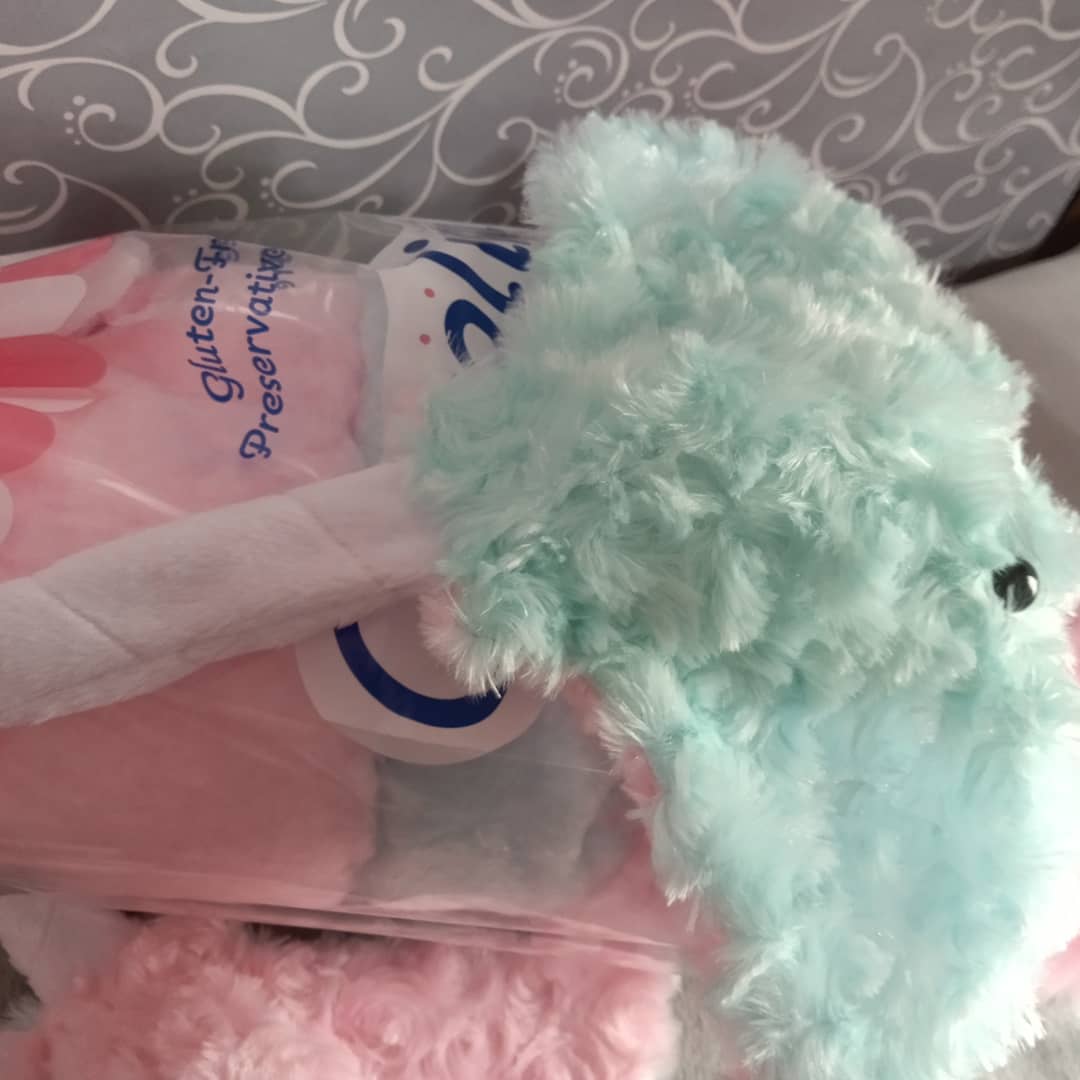 Summer is the perfect season for a sugary sweet stingray ♥️💙 these plushies are based on two of the most popular cotton candy flavors, using super soft swirly rosebud minky ☁️
Stingray pattern by: <a href="/BeeZeeArt/">BeeZeeArt</a> !!