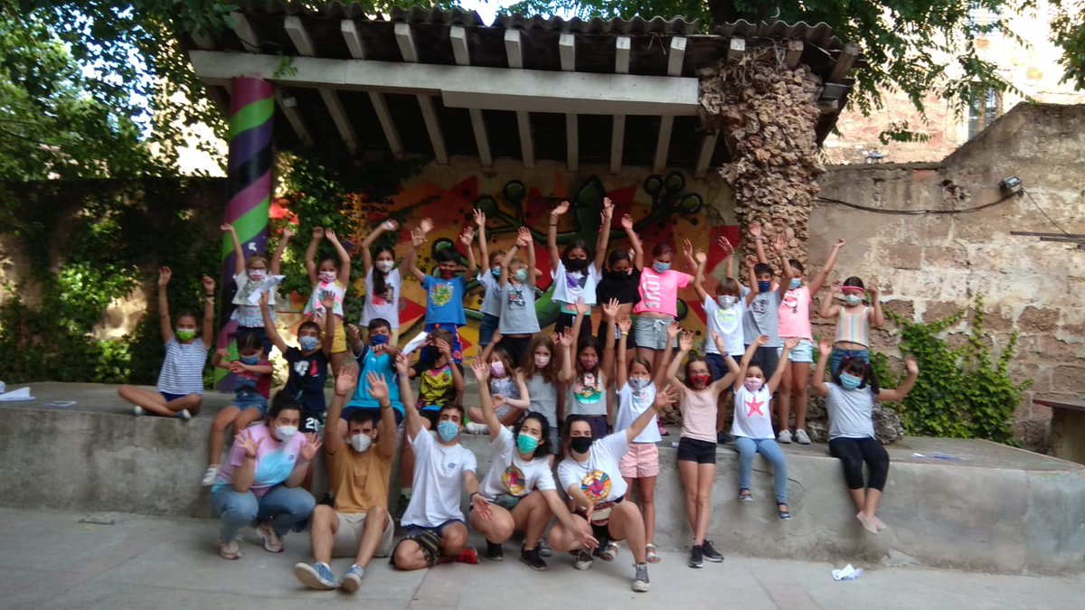 SalamandraJoven's tweet photo. 🤩Muchas gracias @ACaminum por colaborar siempre con @SalamandraJoven y compartir una tarde de juegos en la XV #semanajovensigüenza2021 #juventudSigüenza  @AytoSiguenza @juventudclm https://t.co/bTYWwk4JxH