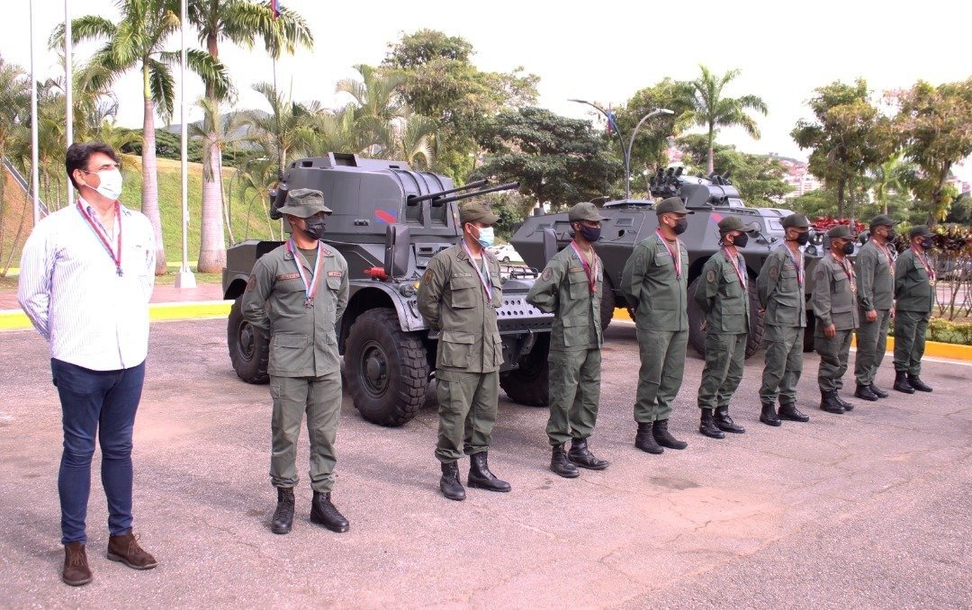 BLINDADOS A RUEDAS DEL EJÉRCITO BOLIVARIANO - Página 6 E6SSQ8hWEAMgcA2?format=jpg&name=medium