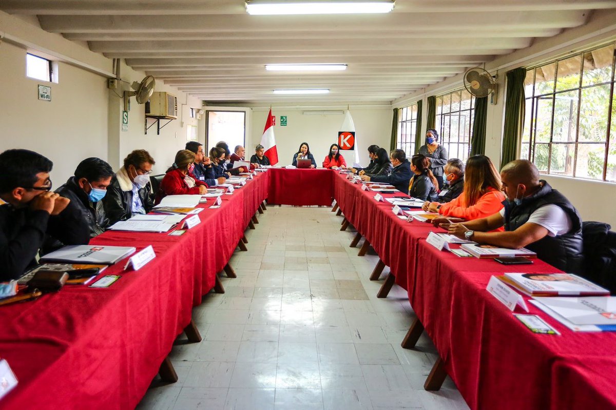 KeikoFujimori's tweet photo. Reunida con los miembros de la nueva bancada de Fuerza Popular en una productiva jornada delineando nuestra labor legislativa 2021-2026, con el apoyo de Idea Internacional. Trabajando juntos para construir un verdadero cambio hacia delante. https://t.co/AXL8LFqzTh