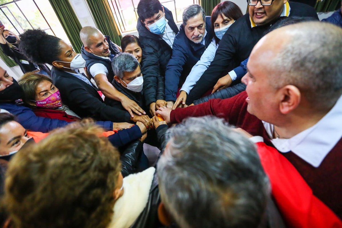 KeikoFujimori's tweet photo. Reunida con los miembros de la nueva bancada de Fuerza Popular en una productiva jornada delineando nuestra labor legislativa 2021-2026, con el apoyo de Idea Internacional. Trabajando juntos para construir un verdadero cambio hacia delante. https://t.co/AXL8LFqzTh