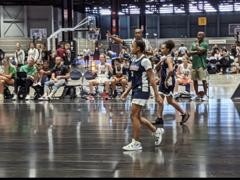 They say a picture is worth a thousand words. #TheBallardSisters got a chance to walk the walk in #Chitown together. #SWStars #NikeTOC