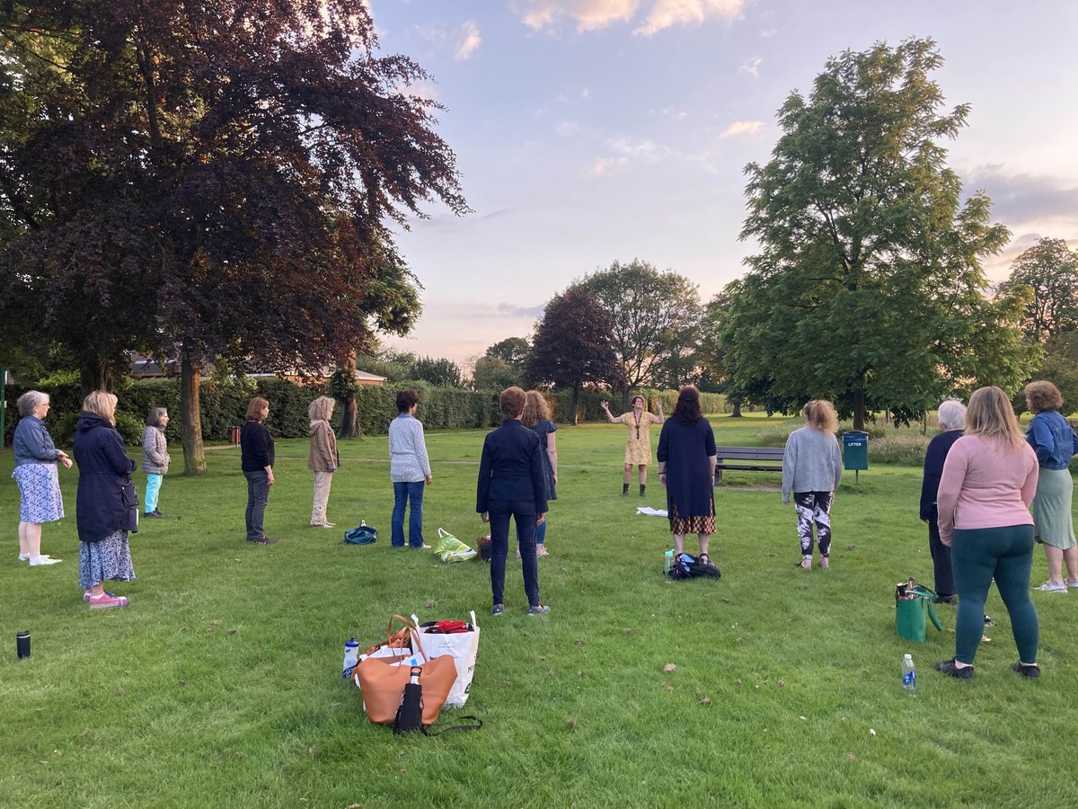 SurreyHarmony's tweet photo. It was Queens Park in #Caterham tonight  for the whole chorus with the Rangers taking one corner and the Wanderers in the other. Next week we are hoping we all be together again for the first time since March last year 🎶❤️ #barbershop #acappella #weareaweetadelines #surrey https://t.co/TumxsFpToa