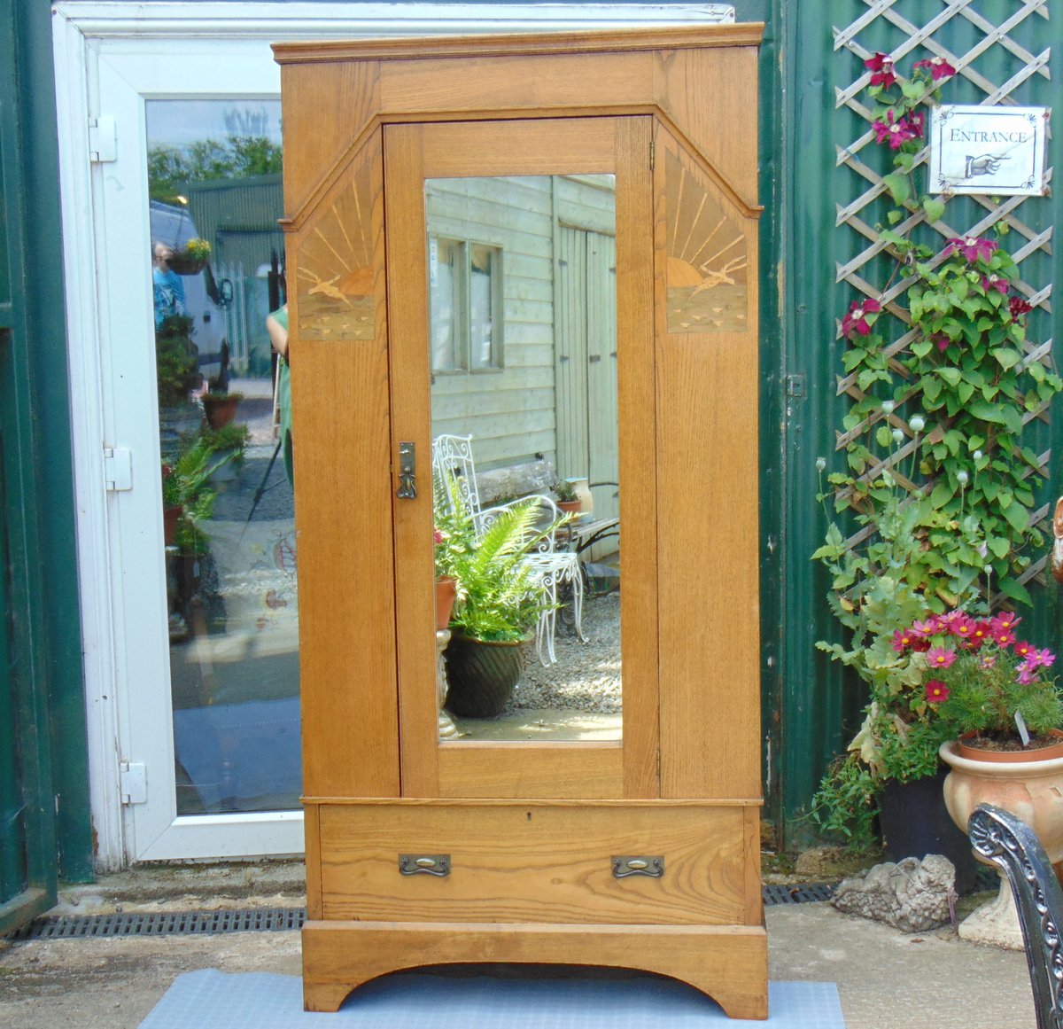 New in at Twojays
Art Nouveau Oak Wardrobe
Marquetry detail with seagulls & sunbeams
#Antiques #AntiqueFurniture #AntiqueWardrobe
#AntiquesAreGreen ♻️
#AntiqueShop at #Shifnal, #shropshirehour 
.