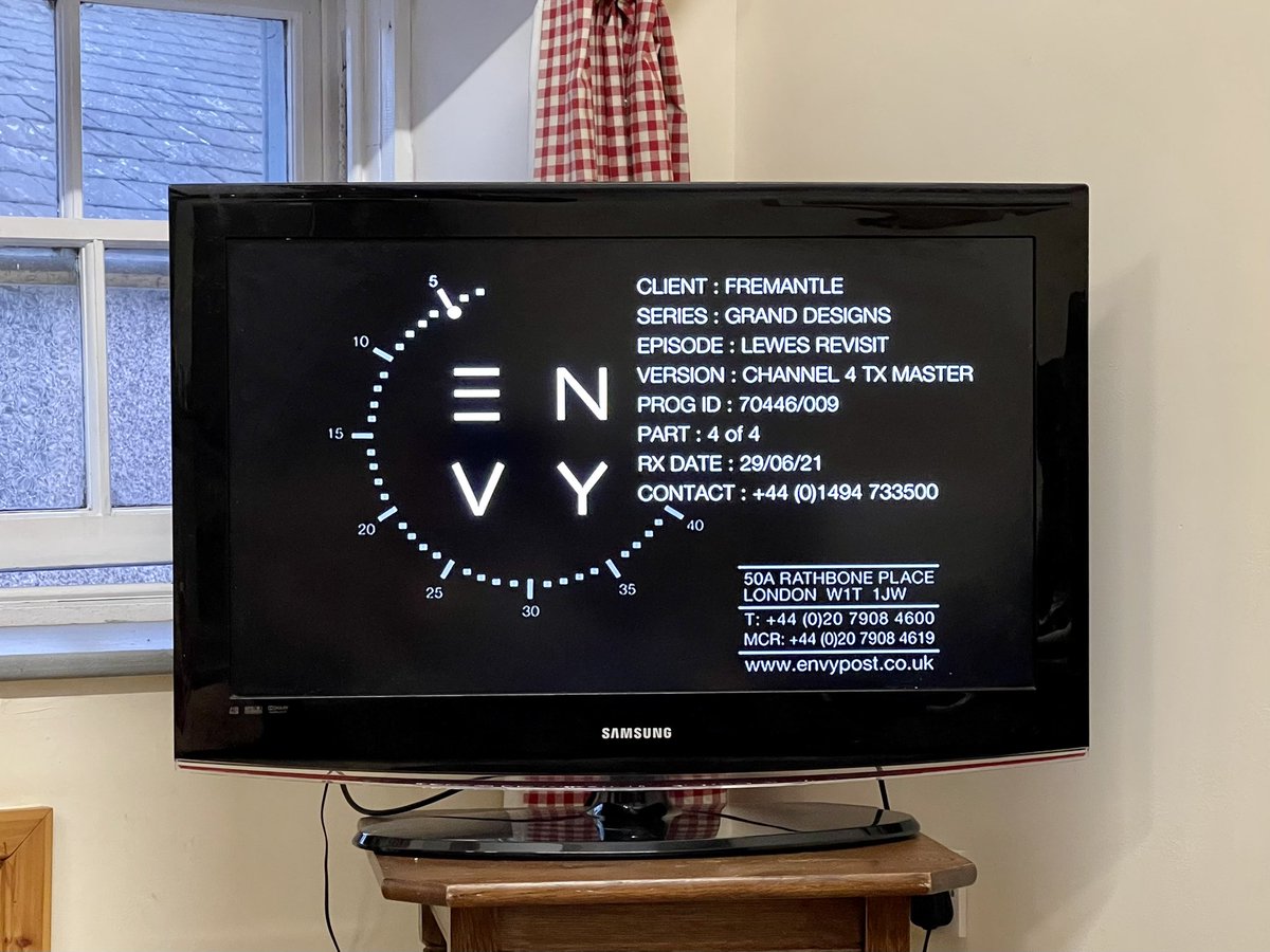 dicky_everton's tweet photo. Notice to all #OnlineEditors out there - always make neat clocks, you never know when they'll be broadcast! Many thanks to @matthewfoster who snapped our lovely @envypost clock on tonight's #GrandDesigns on @Channel4 - #PostedAtENVY obviously! https://t.co/YGkB8CdRth