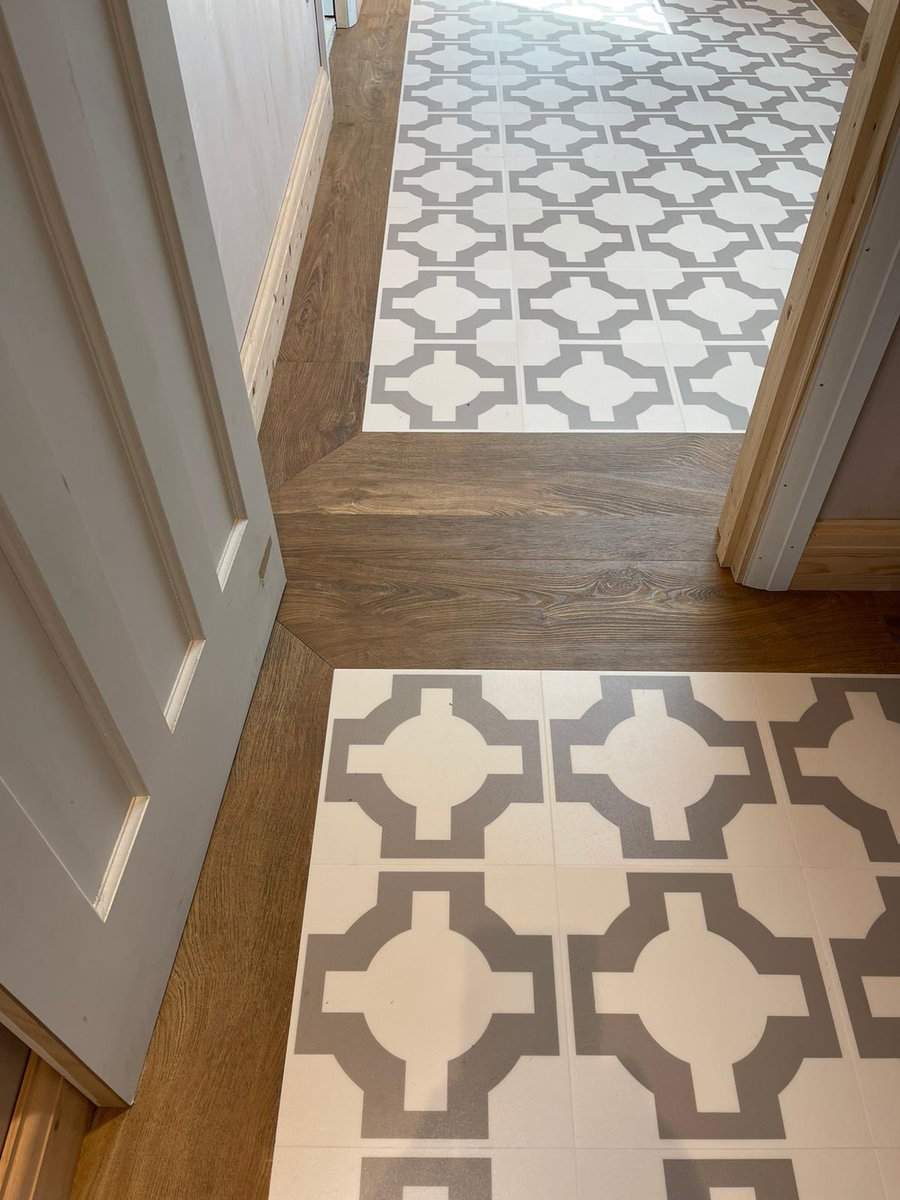 One of our projects in Croydon, installing <a href="/hmflooring/">Harvey Maria</a> Parquet colour Stone with M-series English Oak Border to the top landing. Dressing room is next using this design. 
#flooring #lvt #harveymaria #neishacrosland #simplefloorsuk #croydon #designfloors