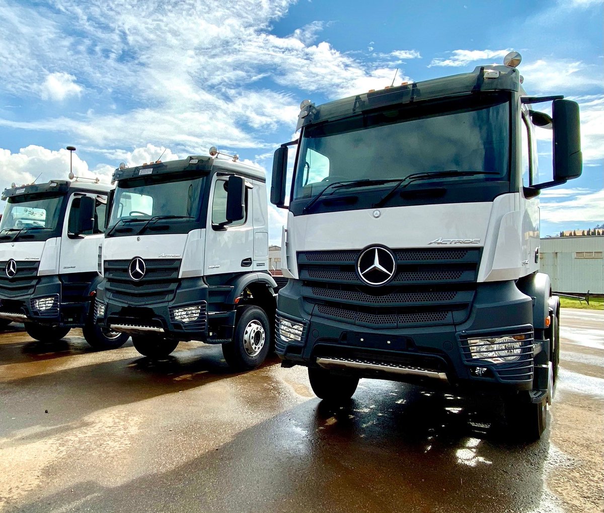 Welcome to the new dimension ~Mercedes Benz Actros trucks. Trucks you can trust. Call or WhatsApp to order 0783614601/ 0753614601.
#spearmotors #spearmotorsltd #truck #trucks #mercedesbenz #actros #trucksyoucantrust #kampala #uganda