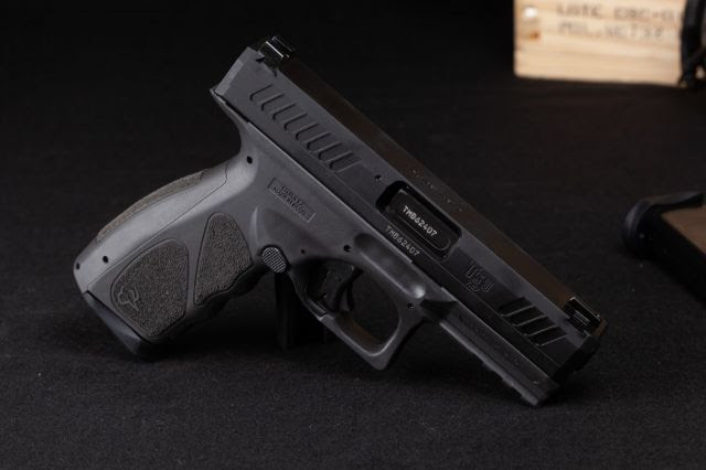 DefenseLrca's tweet photo. Taurus vende 4 mil pistolas para a Polícia Nacional e Força de Segurança do Líbano
#TaurusArmas #TaurusUSA #tasa4 #TaurusJindal #turnaround #antifragil #pistolaTS9
https://t.co/9A6ociSEBl https://t.co/XlUVhCoiCy