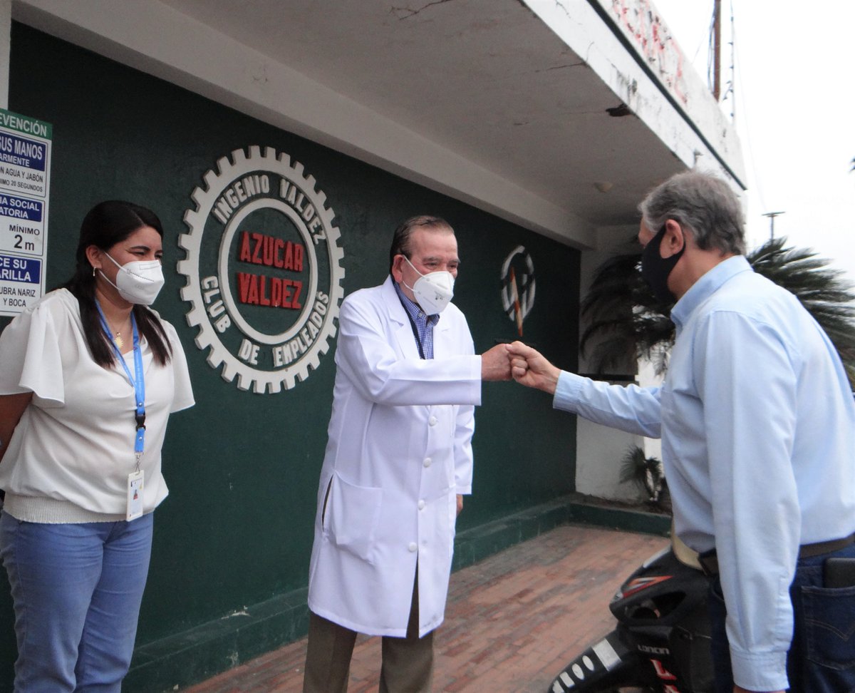 DPS_LosRios's tweet photo. #Guayas | 500 trabajadores de @AzucarValdez, en el cantón Milagro, fueron inoculados hoy con la primera dosis de la #VacunaCOVID19. El coordinador de @Salud_CZ5, Irisarry Macías constató el proceso acompañado de Walfredo Linhares, CEO de la Unidad de Negocios Agroindustrial. https://t.co/PijSYwLW6G