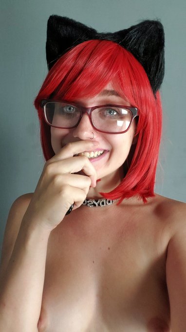 Meow can I be your little kitten? https://t.co/iAWiJT3ppO