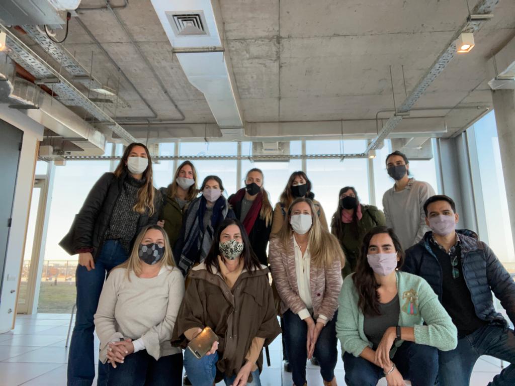 ¡Nuevo programa!
Firmamos un convenio con GCBA (Ministerio de Desarrollo Social y Habitat) para implementar un programa de orientación laboral en barrios populares:
El alcance es para 2500 jóvenes en 8 barrios de CABA para mayores de 18 años que buscan empleo. 
#EmpleoJoven