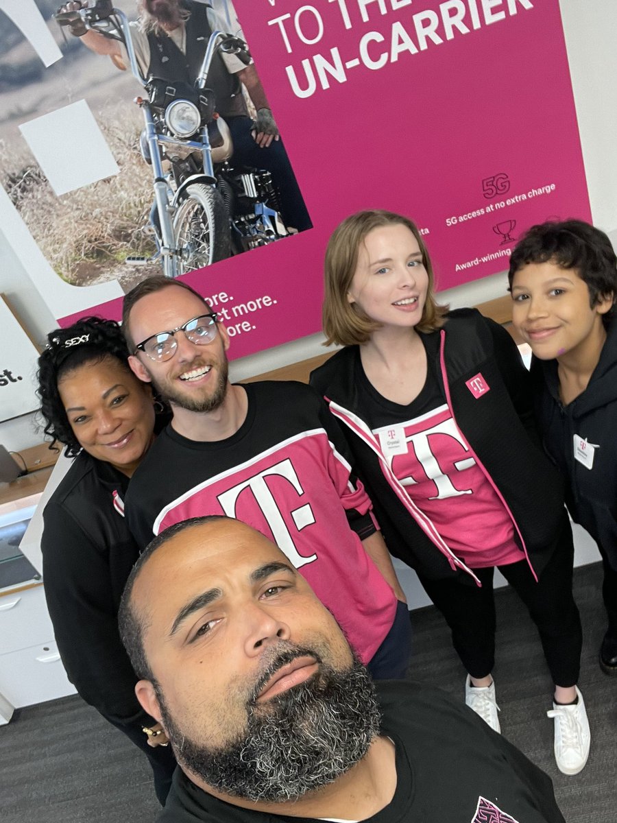 biggfunn10's tweet photo. Having an amazing time with our former Shentel Employees at store 628F!!! Building a winning culture! Welcome to the Tmobile Family!!!@Hines17J @forbesultd87 @WantMoreTeza https://t.co/BLv95mxZLn