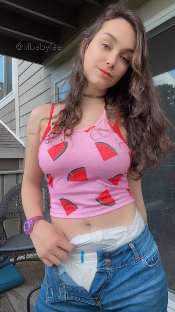 lilbabyfae's tweet photo. Happy hot diaper girl summer 🍉☀️ https://t.co/KIDb3OVo1x