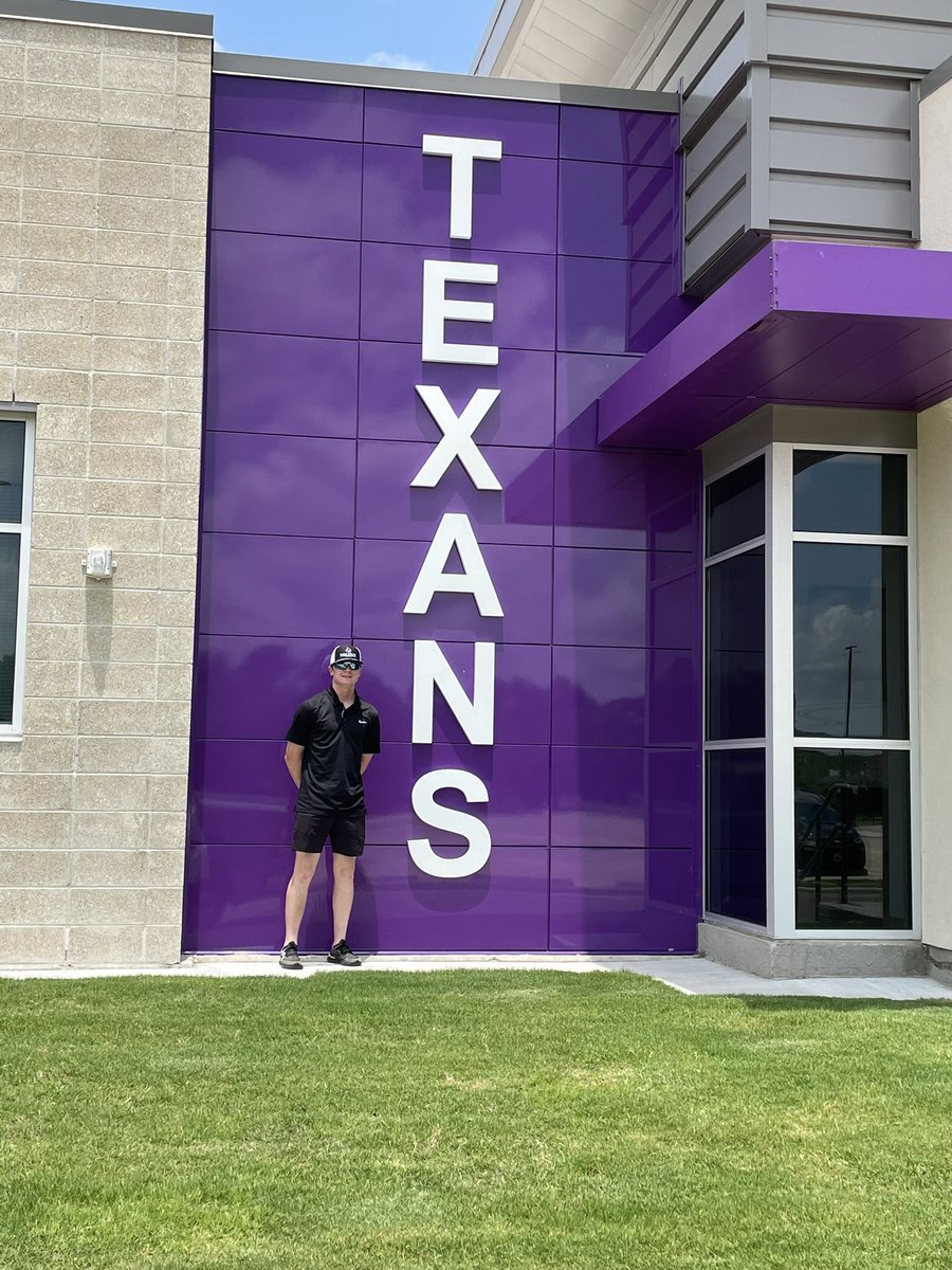 TysonDrake1's tweet photo. After a great visit with @Ruben__Rod and @jonnyu10, I would proudly like to announce my commitment to continue my athletic &amp; academic career at Tarleton State University! Thank you to my parents, coaches and teammates who have helped me get here! @SLCBBRecruiting @TarletonBase https://t.co/GXK1vaDDzf