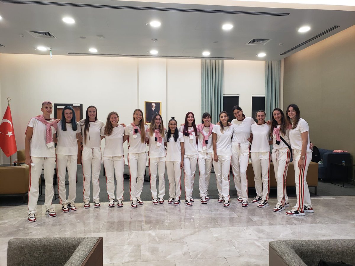TVForgtr's tweet photo. Filenin Sultanları Tokyo yolcusu. ✈️ 💪🏻

#ŞimdiVoleybolZamanı
#ŞimdiOlimpiyatZamanı https://t.co/Y0zDEaLCKP