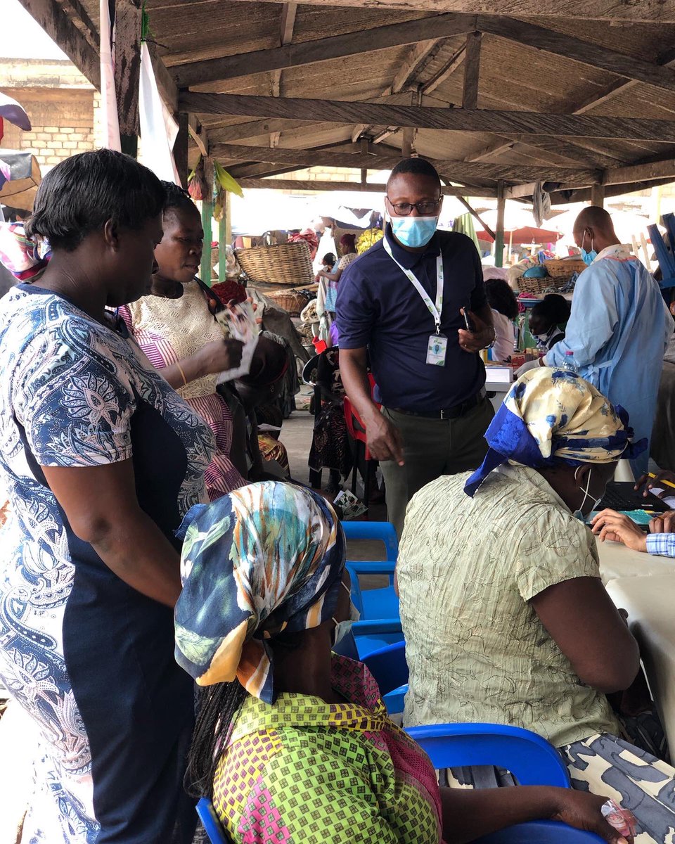Jambie_the_KTN's tweet photo. The market women at the vegetable section of Agbogbloshie market were luck to have us @iVisionCenter @haghospital and @cedarmedicalplaza to give them a holistic health screening exercise for FREE. #volunteer #freeeyecareforall #optometry #optomlife #eyecare https://t.co/3VTgSOOF13
