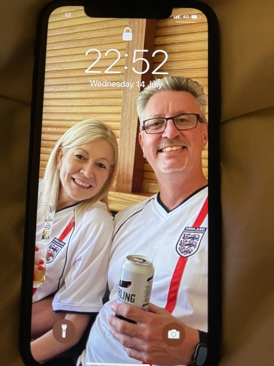 I’ve just got an Uber home from Trent Bridge and found this mobile in the car. Would like to get it back to its rightful owner. Any ideas would be greatly welcome.