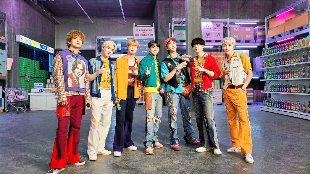 V1230Y97JK91's tweet image. 昨日のテテも最高に
可愛かった～🐩🐻✨💛

やっぱりグテちゃんは
お揃いな感じで💜🐰🐻💚

テテ💜本当に同じ感じで
よく見ないとわからない🔎
顎の位置とサングラスの
向きでわかる( *´艸｀)

🌈youtu.be/oN8JeU3G4fM💜

#BTS_Butter #BTSARMY 
#FNS歌謡祭夏2021 
#BTSV #JJK #kookv #グクテテ