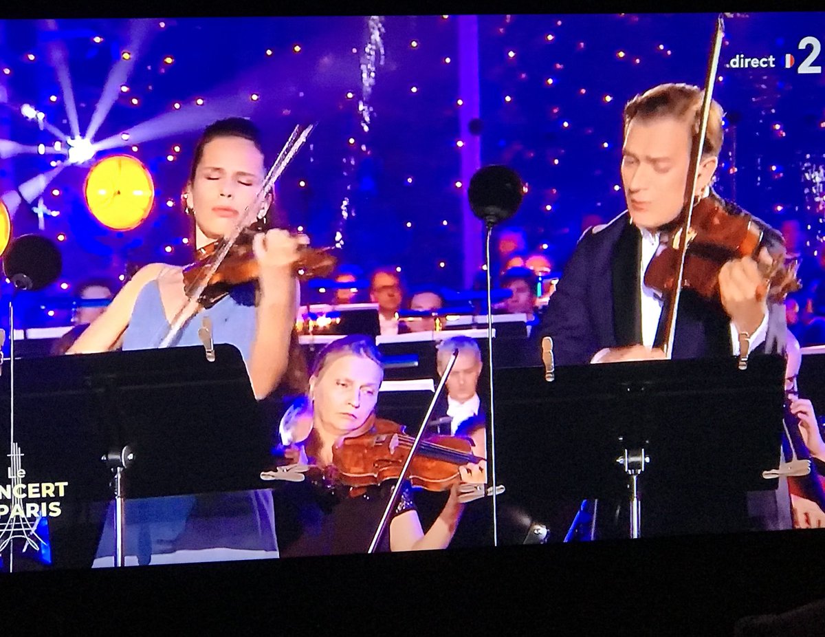 Instant magique ⁦@RCapucon⁩ #raphaellemoreau ⁦@France2tv⁩ #concertdeparis