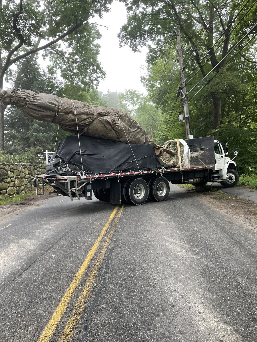 This morning we planted a 7” cal and about 30’ tall acer saccharum “sugar maple” as a replacement for the white oak stump we removed on Monday #sugarmaple #plantateee #kandrlandscape