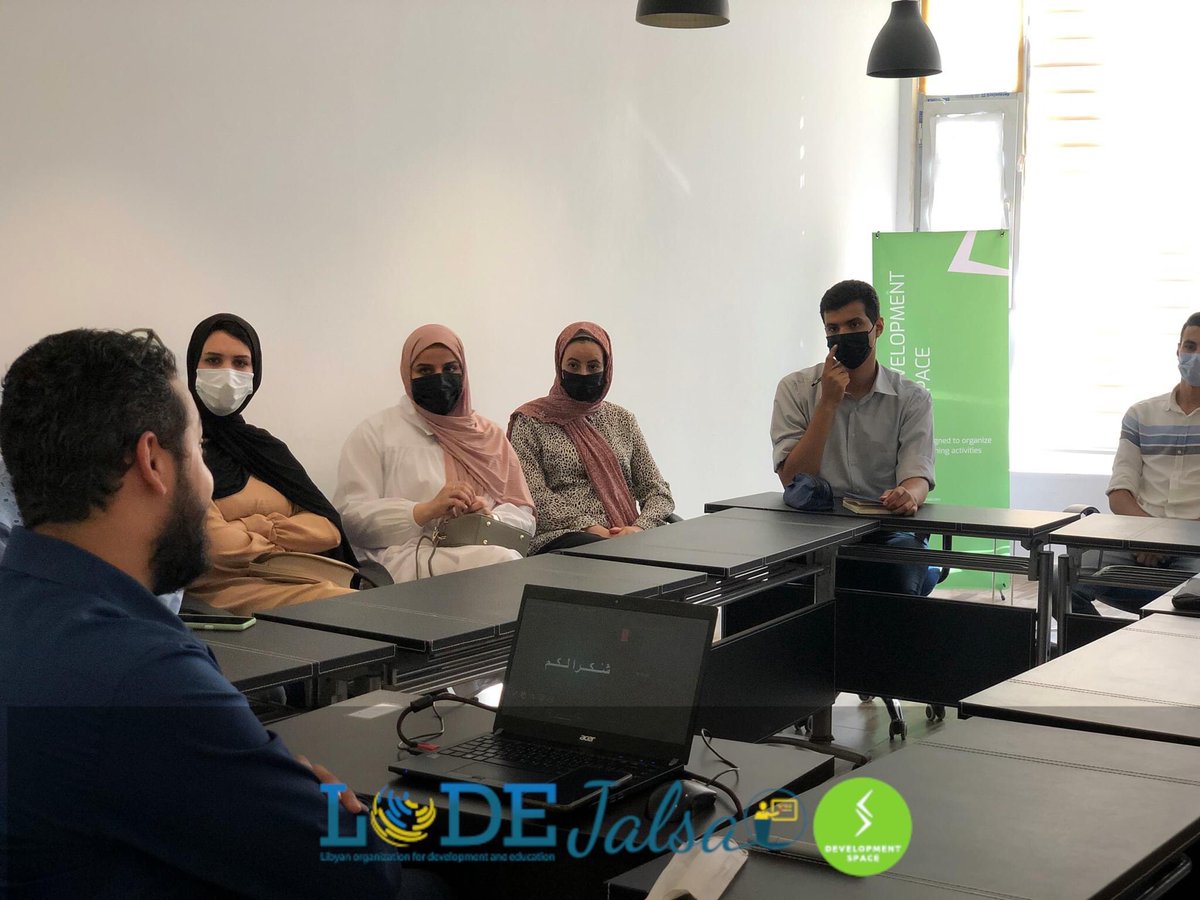 lode_ly's tweet photo. فعاليات جلسة التسويق الإلكتروني يوم الثلاثاء الماضي ألقاها المهندس محمد الشويهدي بمقر شركة رؤى 
1/3
#LODE
#JALSA https://t.co/g7Qt0W55O6