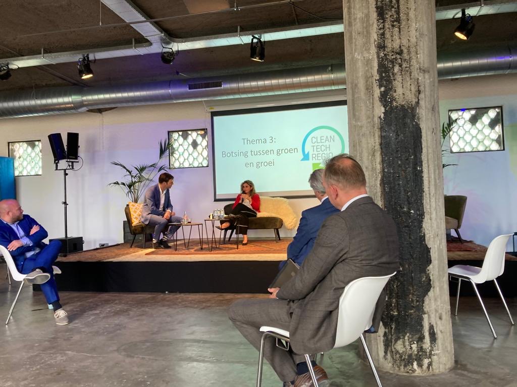 Tijdens de bijeenkomst van de @CleantechRegio in gesprek met bestuurders uit de regio over wonen in relatie tot groene ambities onder leiding van <a href="/maartenbouwhuis/">Maarten Bouwhuis</a>. Natuurherstel is een must en woningtekort een realiteit. Een opgave wat we in samenhang moeten zien…