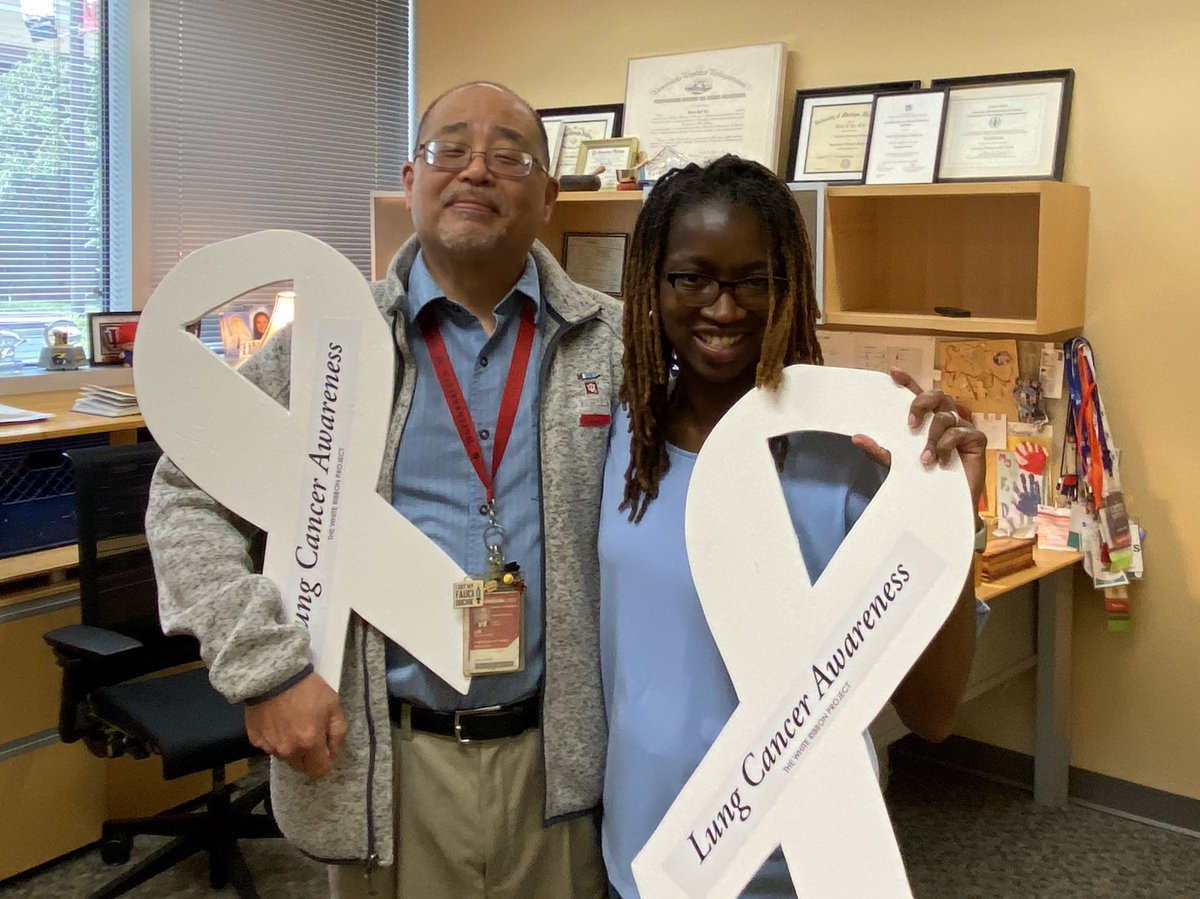 chrisdraft's tweet photo. @IUCancerCenter #lungcancer survivor/breast cancer research nurse #AleshaArnold delivered a “White Ribbon” to #IUSimon Cancer Center Director #KelvinLee @AACI_Cancer @TheWRP4LC #Team #Inclusive #Unbranded #Madewithlove #givenwithlove #Commitment #lcsm https://t.co/qGb7D0abFa https://t.co/vfTFgqMIld