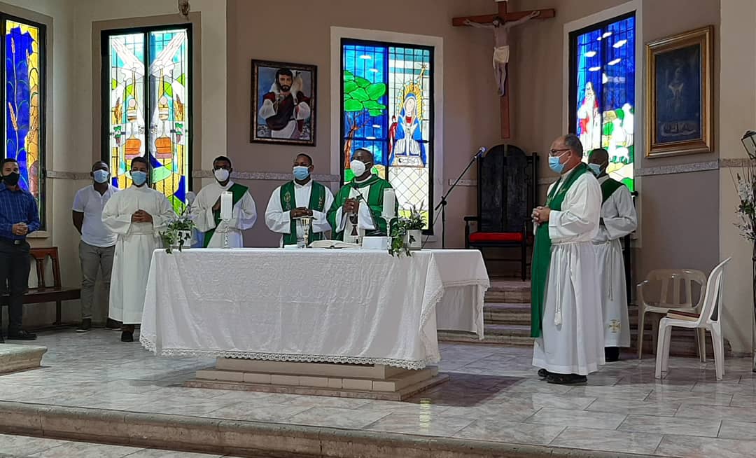 LlamadaRd's tweet photo. Durante esta actividad, primero iniciamos con la Santa Misa, posteriormente compartimos un almuerzo, después, pasamos a la presentación general, en especial para conocer a los nuevos seminaristas que pasan del Pre-filosofado a 1ro de Filosofía en el #spsta y luego, https://t.co/54RxJjCLJD