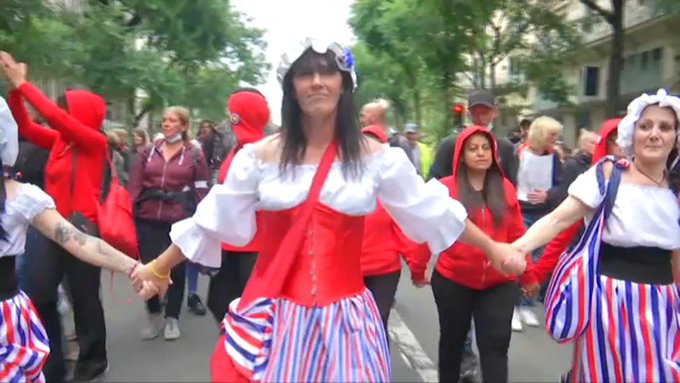 BFMTV's tweet image. Paris, Marseille, Montpellier... Plus de 19.000 personnes ont manifesté contre le pass sanitaire
bfmtv.com/societe/paris-…