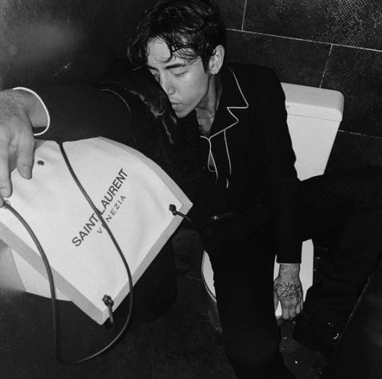 khhemfoco's tweet photo. [Atualização]

DPRian para a coleção primavera verão da Saint Laurent.

🔗https://t.co/IzZQEMXsPr

-
#DPRian #khiphop #khhemfoco https://t.co/7dvD5zKz2k