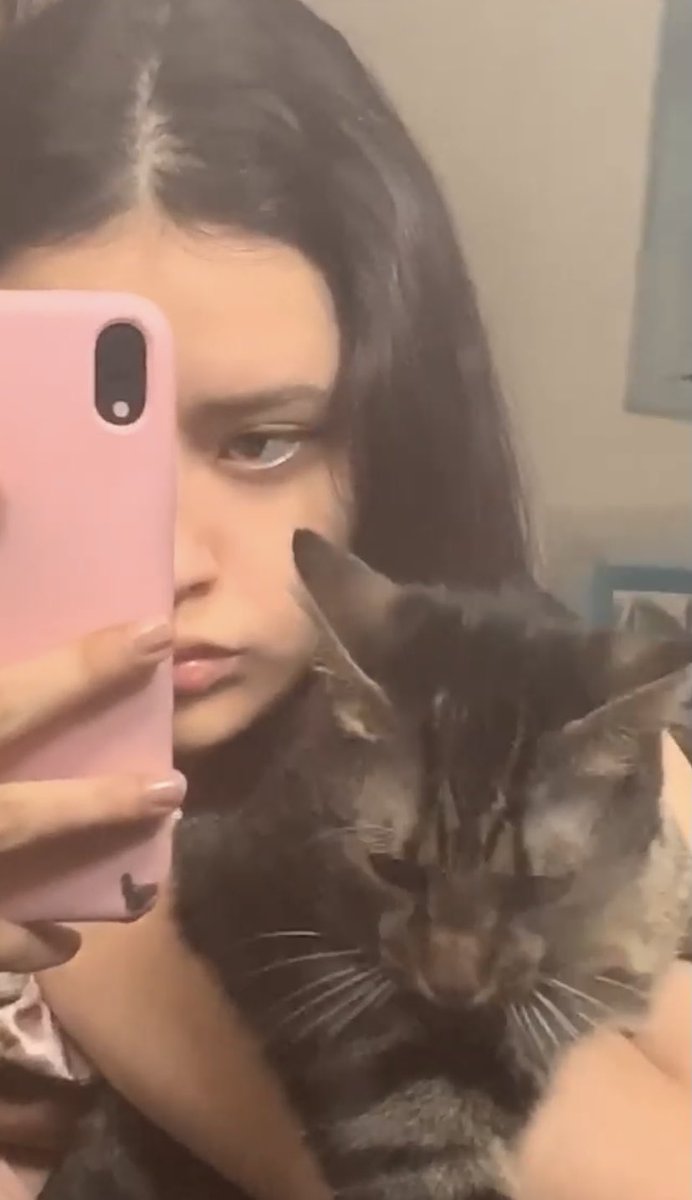 yv3lluv's tweet photo. Cute pic of myself and my cat  <33 
 ( tell Chae he is beautiful) #twed https://t.co/psmYFUGieA