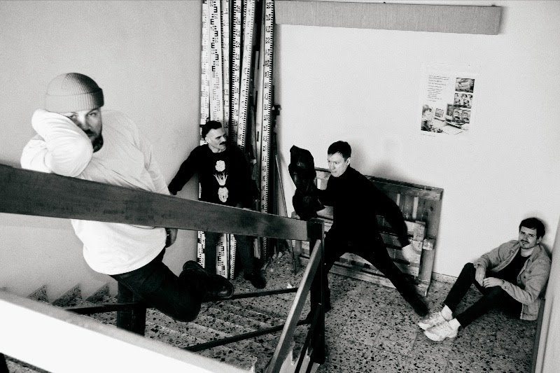 indierocks's tweet photo. #BuenasNuevas 🦻 || La música de #Modecenter es un puñetazo en la cara. El cuarteto oriundo de Alemania, profundiza la energía más pura del post punk en algo muy ruidoso y minimalista "que no quiere ser retenido por creencias o ideologías establecidas". https://t.co/LnZVAvYEqA 🇩🇪 https://t.co/V3zvpGAAie