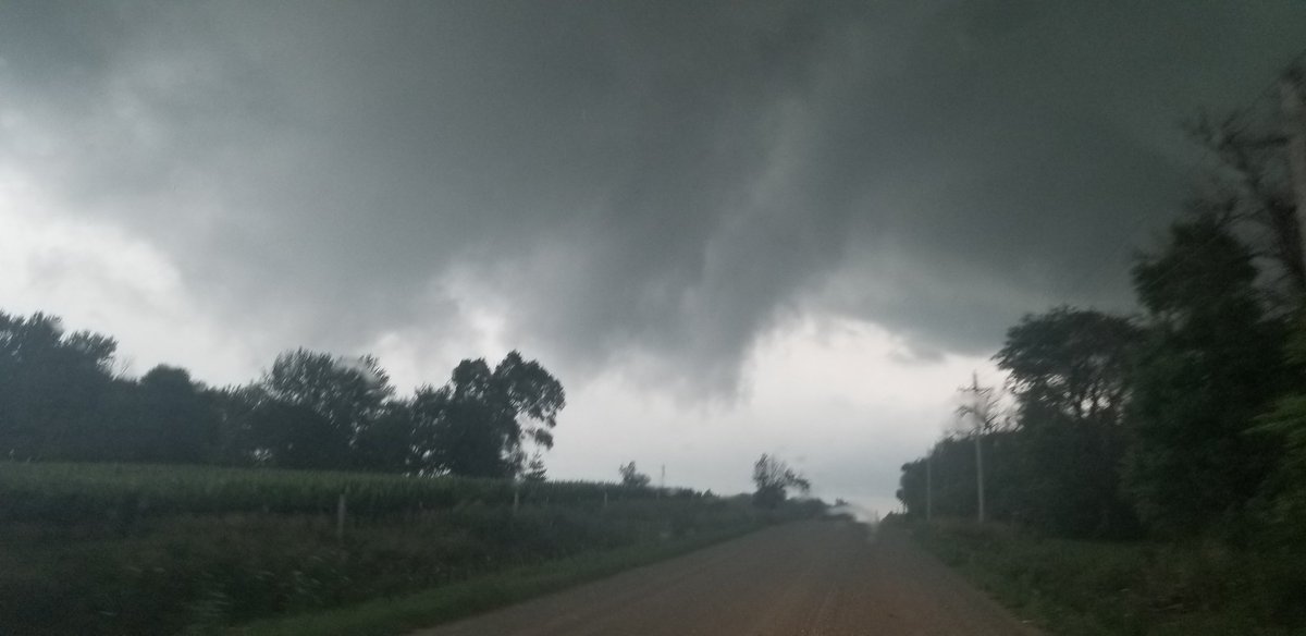 StCroixStorms's tweet photo. #iaww Waverly IA tornado @BoKnowsWeather https://t.co/aLnNd3UMaO