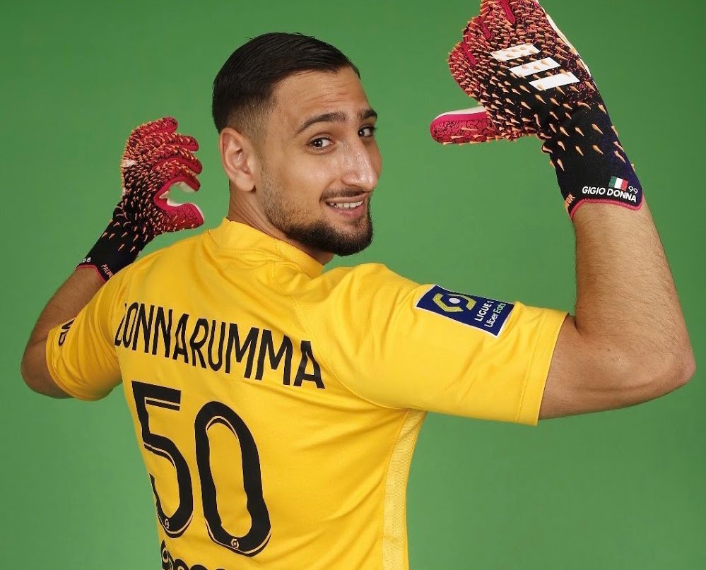 Official: Donnarumma resmi gabung PSG, kontrak hingga 2026 dan akan memakai nomor punggung 50.