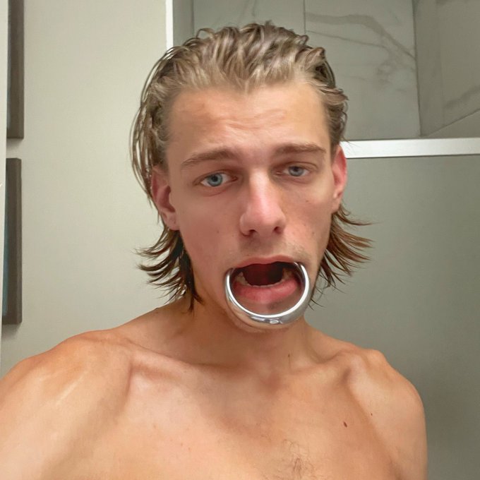 1 pic. Got my first cockring🥰 Now who’s mouth can I stretch wide open? https://t.co/Zhq5jfmLVJ