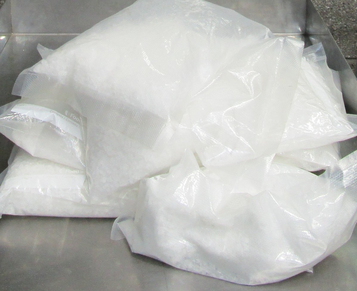 CBPPortDirSYS's tweet photo. Officers at the #SanYsidro Port of Entry discovered over 20 lbs. of heroin in a Nissan referred for inspection. X-ray and K9 helped @CBP officers remove &amp; seize 10 packages, with an estimated value of 260K, from the spare tire of the vehicle. #GreatCatch #StayVigilant https://t.co/S5hg8AOMsD