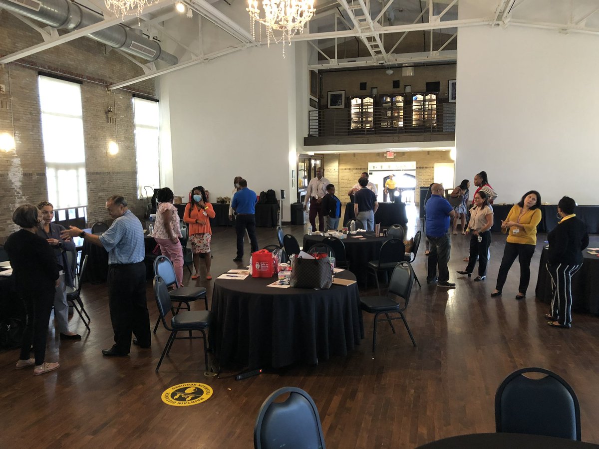 PaulForbesNYC's tweet photo. Day 3 of the @CSSS_hcde School Equity Bootcamp. Facilitated the 1st part of the Implicit Bias Awareness Workshop with local educational leaders.
This #WorkBehindTheWork is intentional as we truly get to know one another. Learning with & from each other ππΎ #HCDEEquityEd https://t.co/qhwCrfajgW
