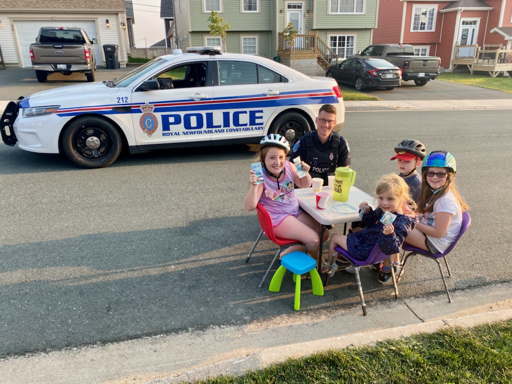 ryan_fifield's tweet image. Another satisfied customer! Thanks for dropping by Cst. Hunt! @RNC_PoliceNL @MariaFifield11