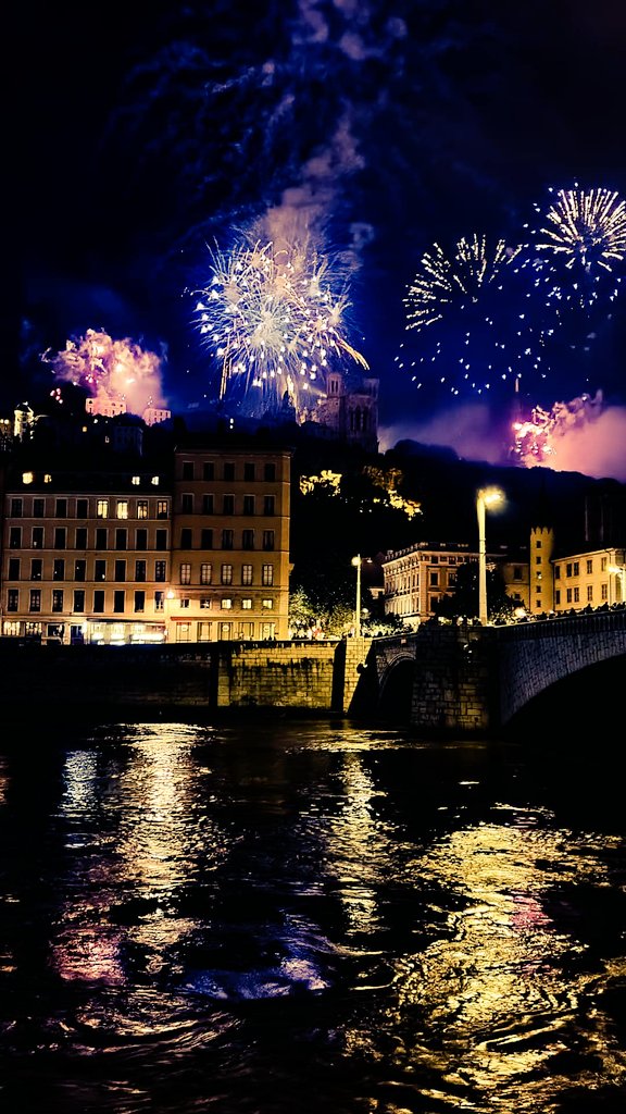 MarilynePhoto35's tweet photo. 14 juillet 2021 - Feu d'artifice 🇨🇵🇨🇵
----------------------------------------------------------------
#villedelyon #onlylyon #bloginlyon
#lyonsecret #vivrelyonmagazine #portrait_fr #lebonbonlyon #vivrelyonmagazine #igerslyon #visualart #lyonnotreville https://t.co/96Qs66LLEM