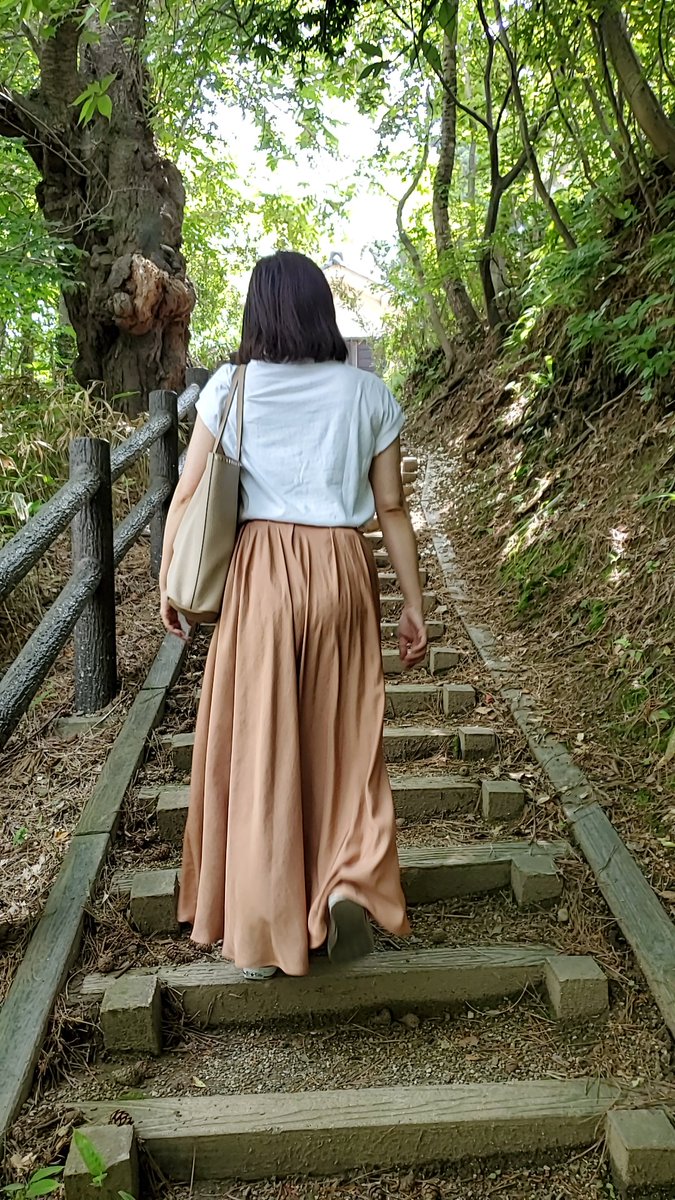 バックから他人棒に突かれるの見たいな～