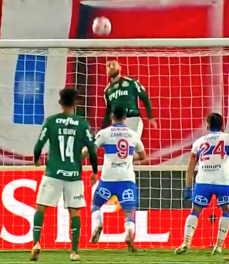 E surge o novo exorcismo pique voadora no Bruno Henrique em 2018