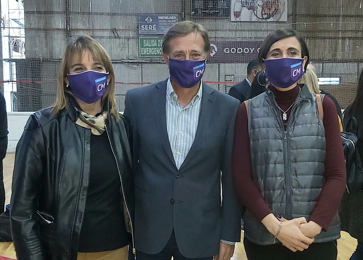 JolaSanz's tweet photo. Fortalecimos el @FrenteCambiaMza y ratificamos nuestro compromiso con Mendoza y el país. 
Seguimos trabajando para el desarrollo de todas las mendocinas y mendocinos 💪🏽 https://t.co/5UAAEuUsBx
