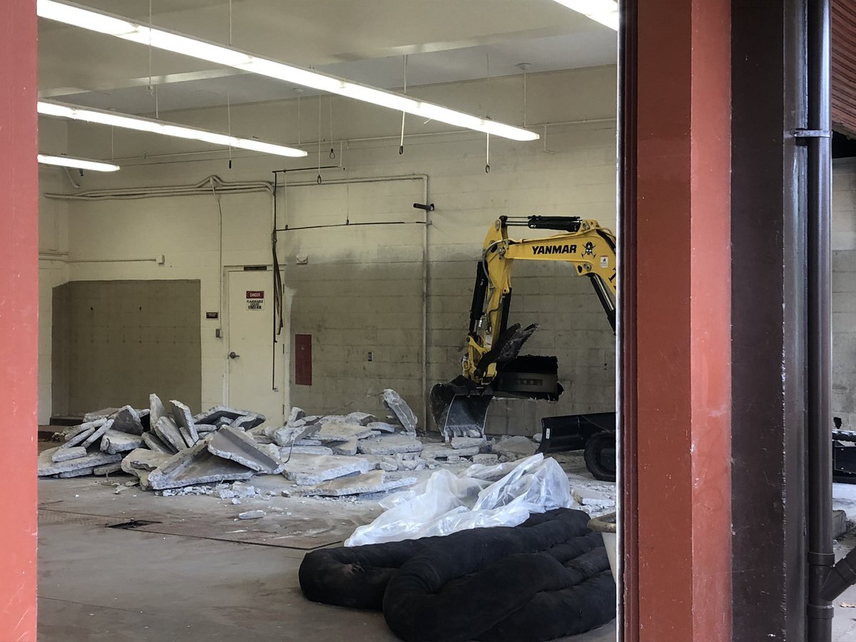 PCHS_Tech_Aca's tweet photo. It’s begun!!! Exciting times for our #TnD academy and @PearlCityHS as we renovate our former auto shop in E building into a 21st century multipurpose room. Stay tuned for more updates! #excellencewithhonor #purplerunsdeep https://t.co/ToZyKdZys4
