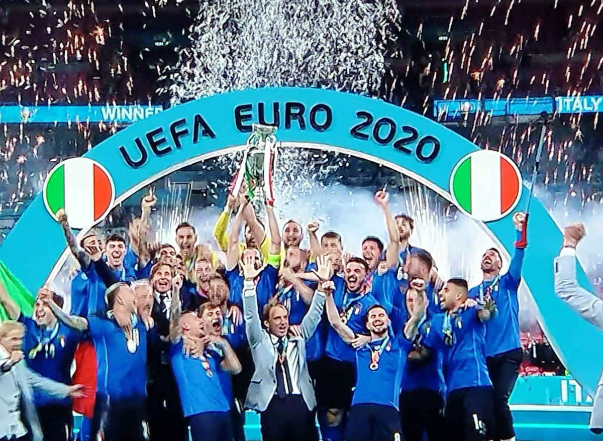 DanTur5's tweet photo. VITTORIA! dopo 53 anni, dal 1968, ITALIA CAMPIONE D EUROPA! <3 https://t.co/Z84KP5qA28