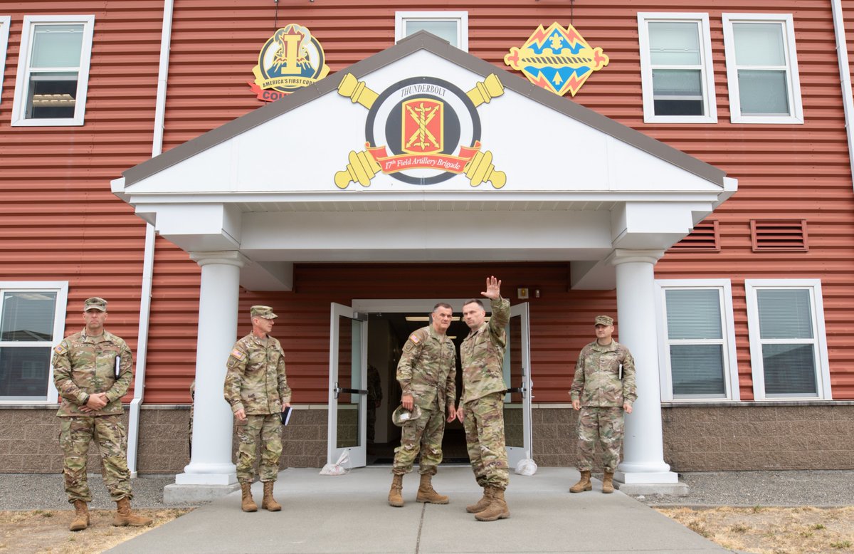 U.S. Army General Charles A. Flynn, commander of U.S. Army Pacific Command, was greeted by Major General Xavier T. Brunson and other leaders during his visit to Joint Base Lewis McChord to see key components of #JBLM and #ICorps.