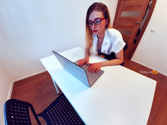 I am your secretary, what will be the first orders? https://t.co/ZguuDqFIGH<a href="/tag/thirstythursday"class="tags"><span>#thirstythursday</span></a>