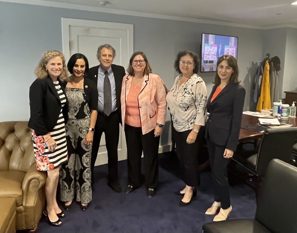 Continuing our work on The Hill today to ensure fair and equal access to the polls by all eligible voters. Met w/ <a href="/ewarren/">Elizabeth Warren</a> <a href="/SenAmyKlobuchar/">Senator Amy Klobuchar</a> <a href="/SenSherrodBrown/">Sherrod Brown</a> <a href="/SenGillibrand/">Kirsten Gillibrand</a>. #txlege #LetThePeopleVote.