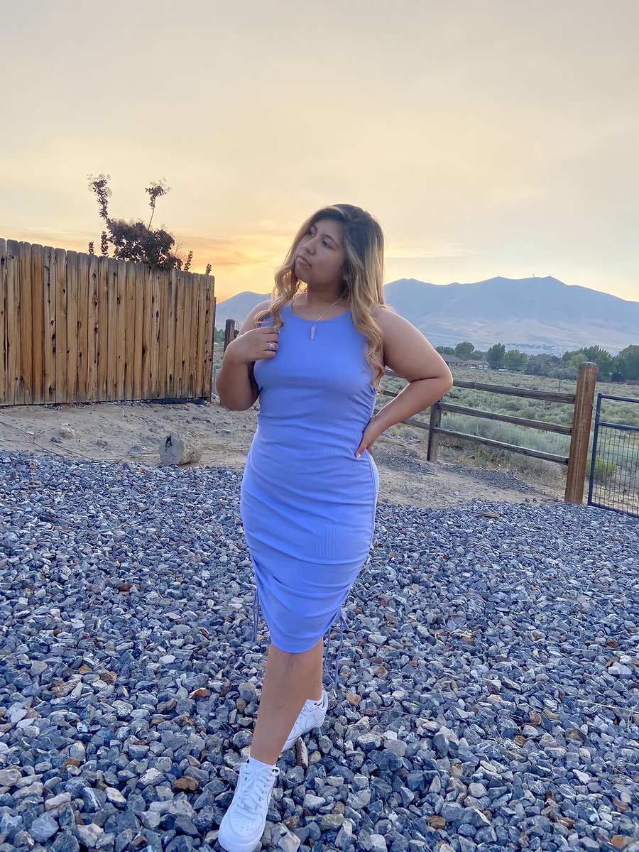 slim waist, pretty face 🥰