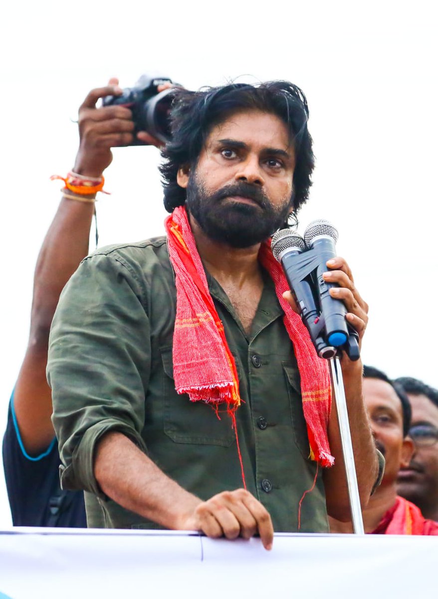 Pkcultfann's tweet photo. leadership is the art of motivating a group of people to act toward achieving a common goal In a business setting, this can mean directing workers and colleagues with a strategy to meet the company's needs.Even more simply,leader is the inspiration 
#AdvanceHBDJanaSenani https://t.co/Nvi7EBn9fh